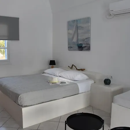 Spacious Veranda, House For 3, In The Village. Kamari (Santorini)