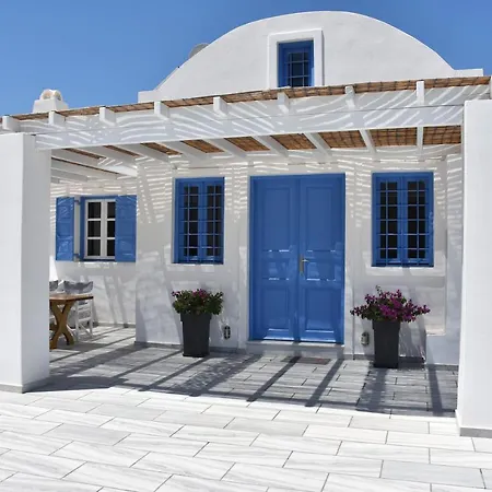 Spacious Veranda, House For 3, In The Village. Villa Kamari (Santorini)
