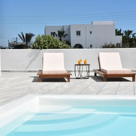 Spacious Veranda, House For 3, In The Village. Villa Kamari (Santorini)