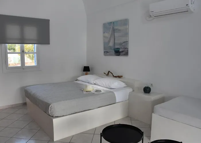 Spacious Veranda, House For 3, In The Village. Kamári